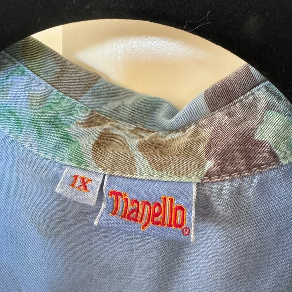 Floral button down - Picture 4 of 4